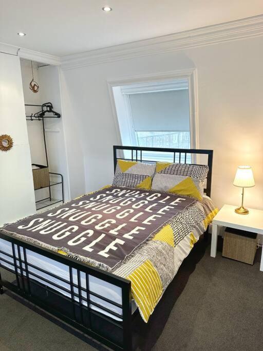 Central London Apartment - Ysabel Екстер'єр фото
